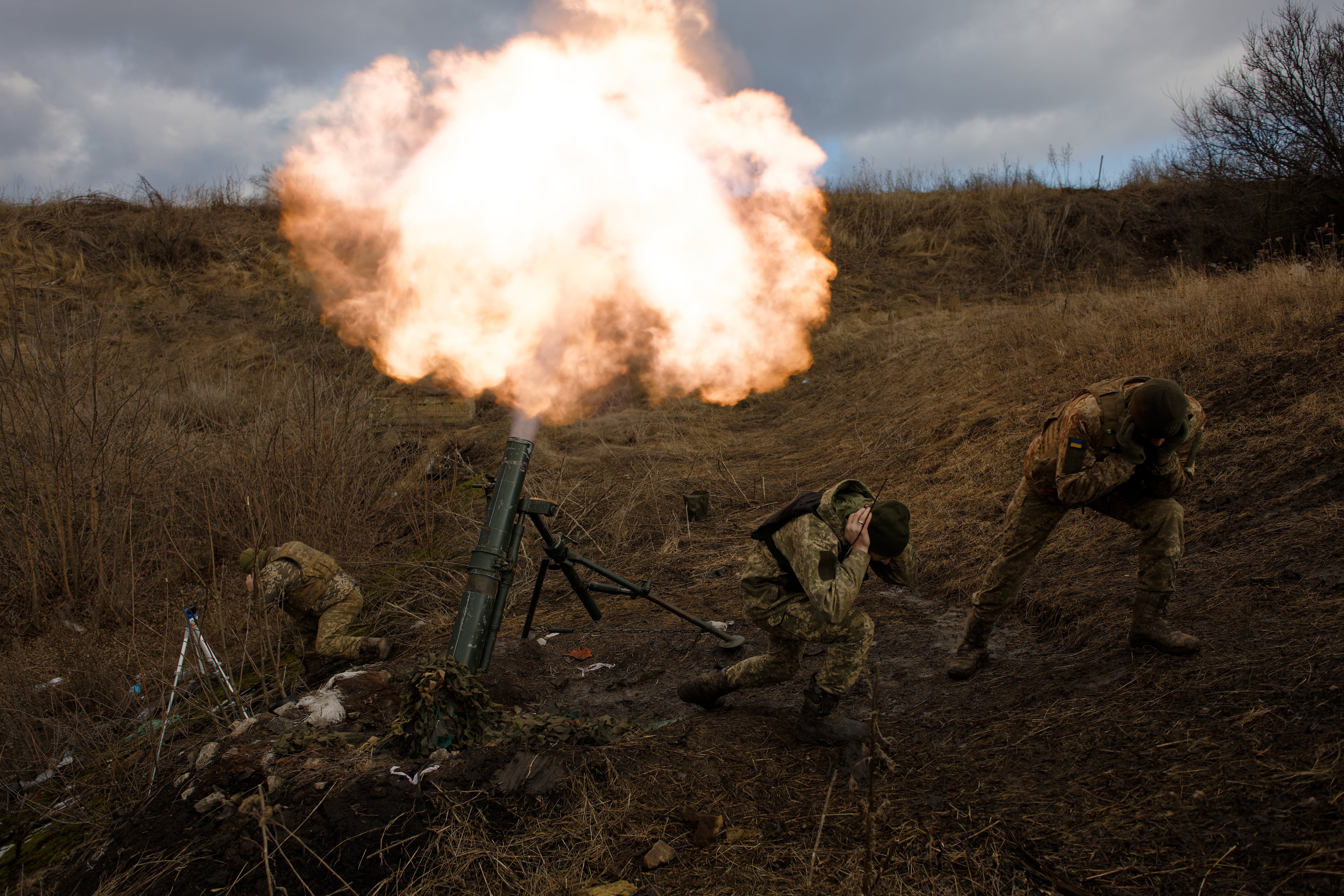 Combates entre soldados rusos y ucranianos en medio de la guerra.
(Foto: Dmytro Larin /Global Images Ukraine via Getty Images)
