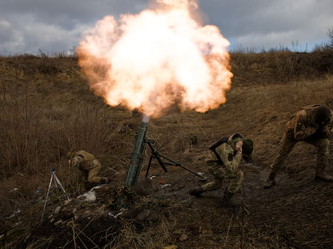 Combates entre soldados rusos y ucranianos en medio de la guerra.
(Foto: Dmytro Larin /Global Images Ukraine via Getty Images)