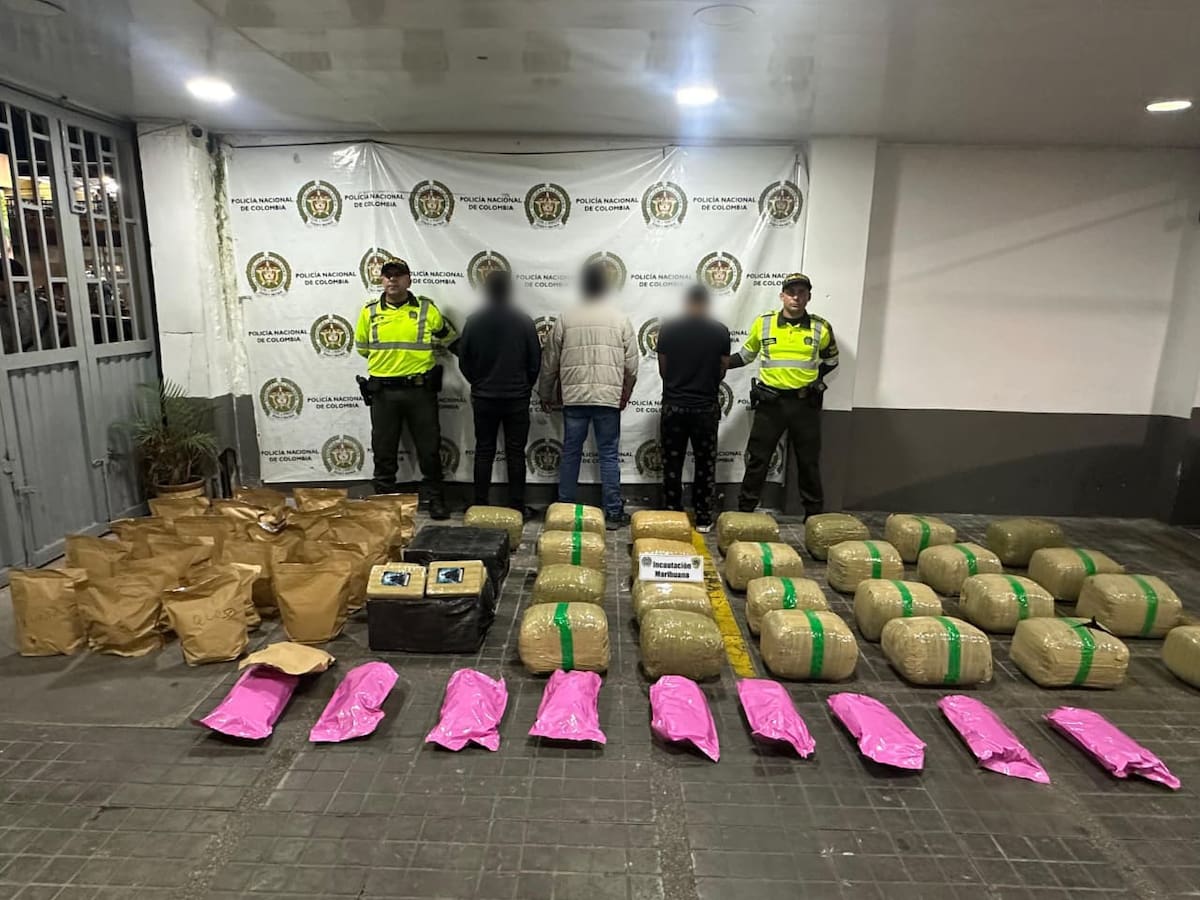 Capturan a tres hombres con 200 kilos de marihuana en la vía Girardot-Bogotá