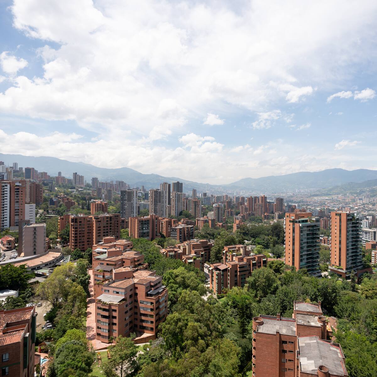 Durante la temporada seca en Medellín, se espera que las lluvias no desaparezcan por completo