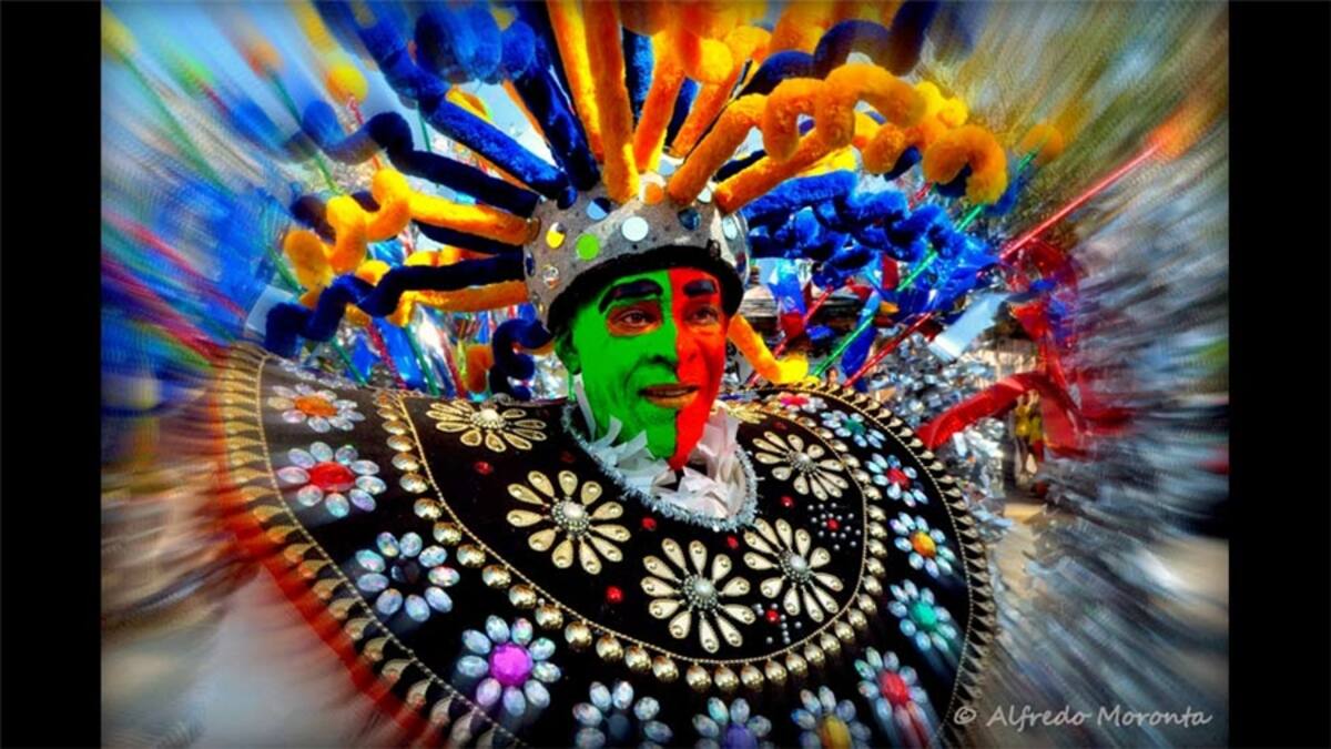 Fabián Vacula: "Una máscara de adorno con elemento refractante detrás para producir efecto luminoso".