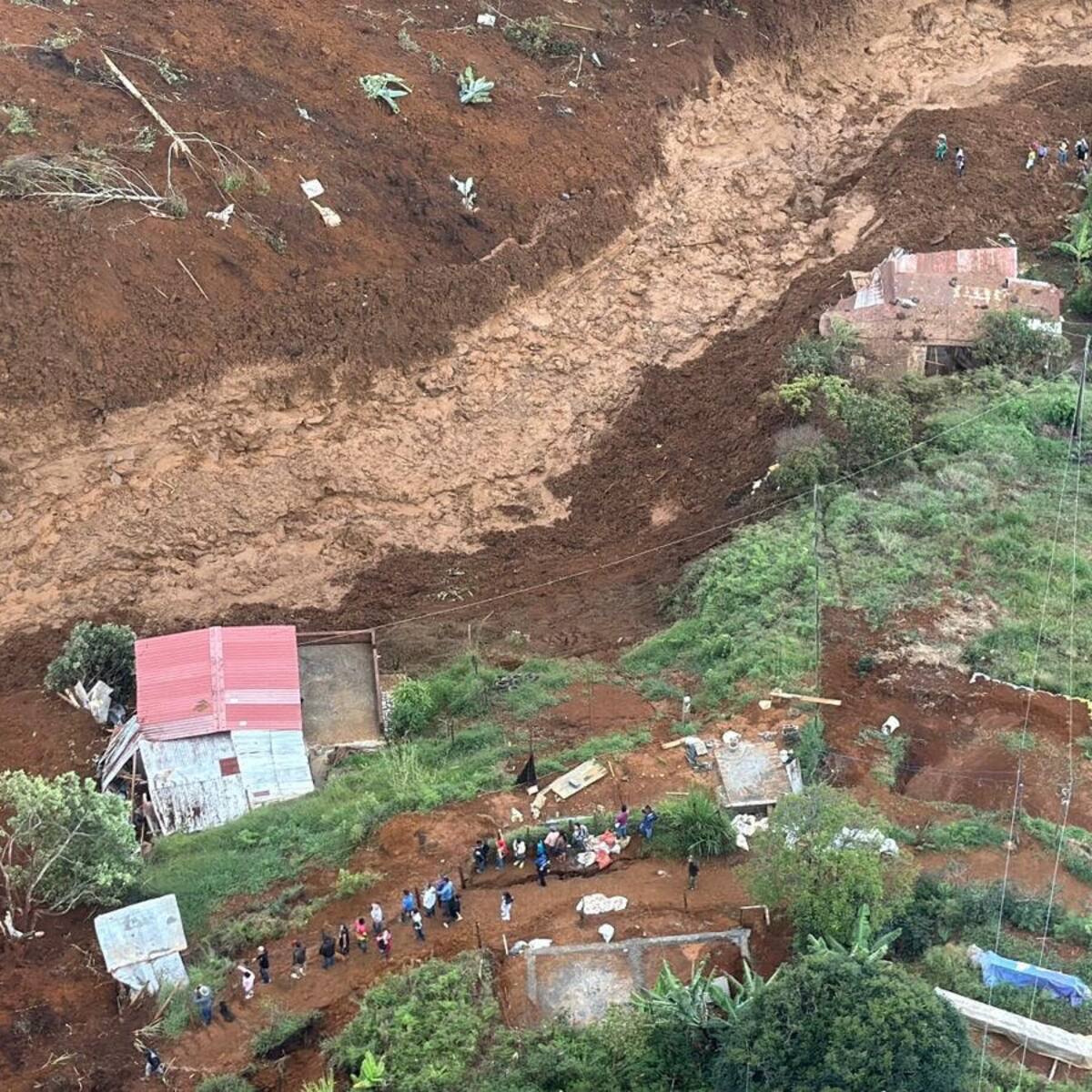 Subió a ocho el número de muertos por un deslizamiento en Bello, Antioquia