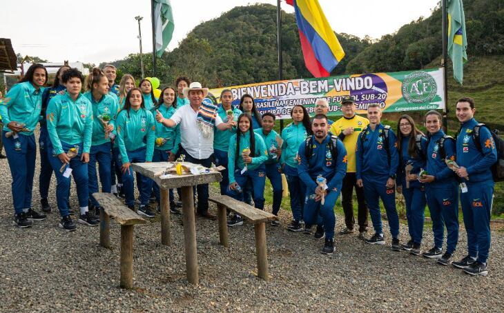 Seleccionado de Brasil femenino sub-20 en el cerro Chapecoense. Foto: cortesía alcaldía de La Unión.