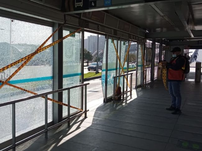 37 estaciones de Transmilenio cerradas por daños
