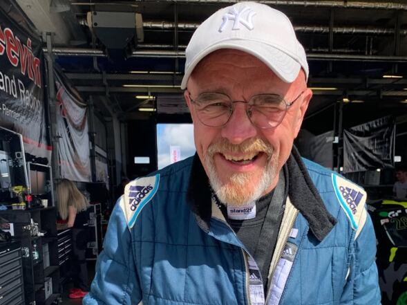 Juha Miettinen piloto Crédito:Instagram: 991rsr