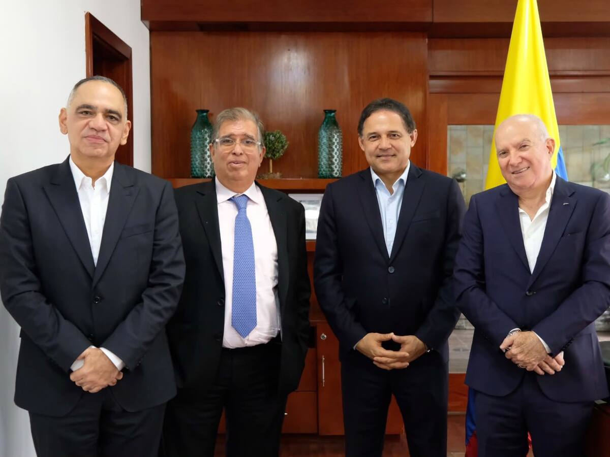 Alcalde Pinedo lleva a MinAmbiente plan para recuperar el río Manzanares y atender erosión costera