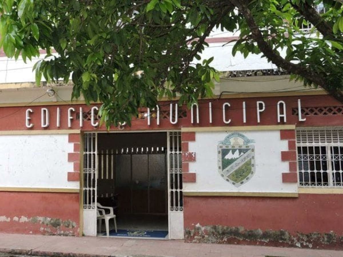 Artefacto explosivo fue lanzado contra Alcaldía y estación de Policía de Teruel, Huila