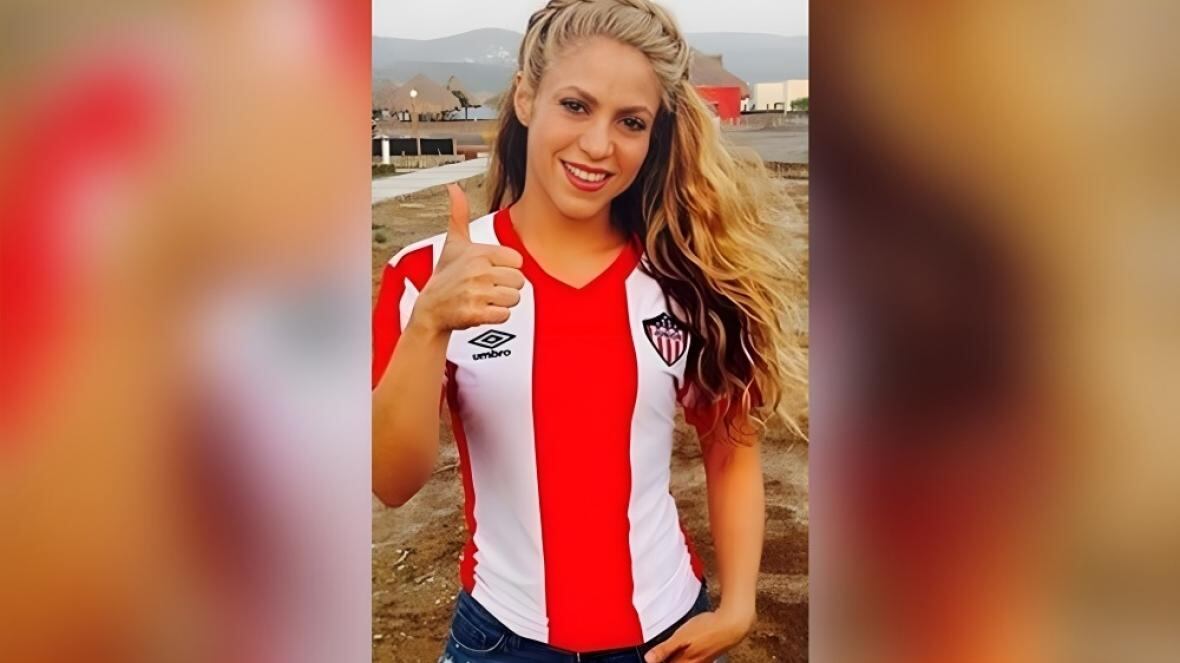 Shakira con la camiseta del Junior de Barranquilla / Archivo