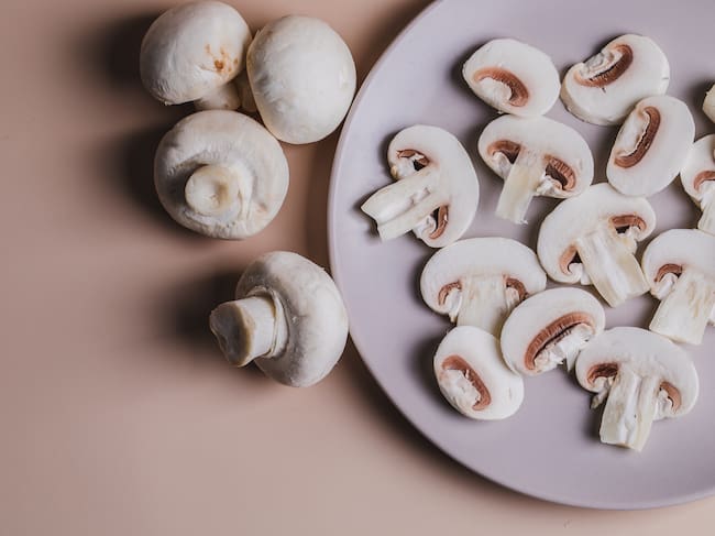 Plato con champiñones // Getty Images