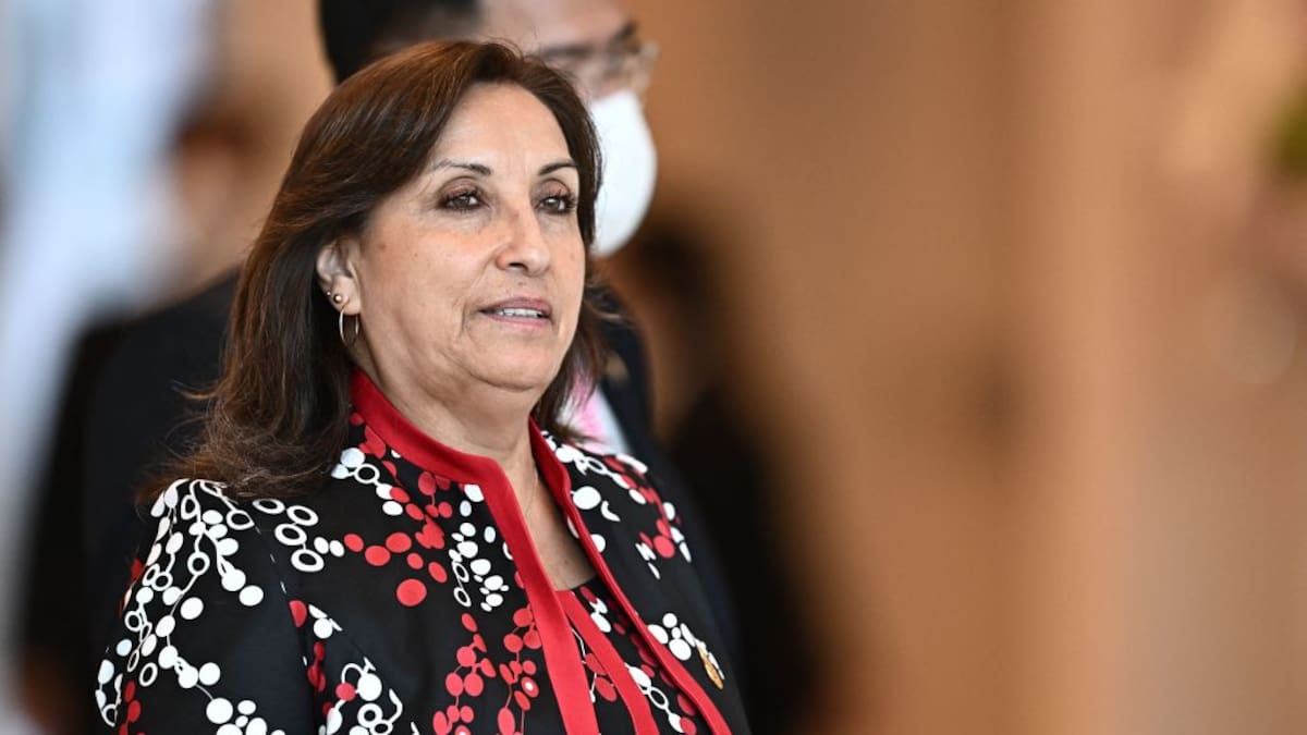 Dina Boluarte asume presidencia de Perú siendo la primera mujer gobernando el país