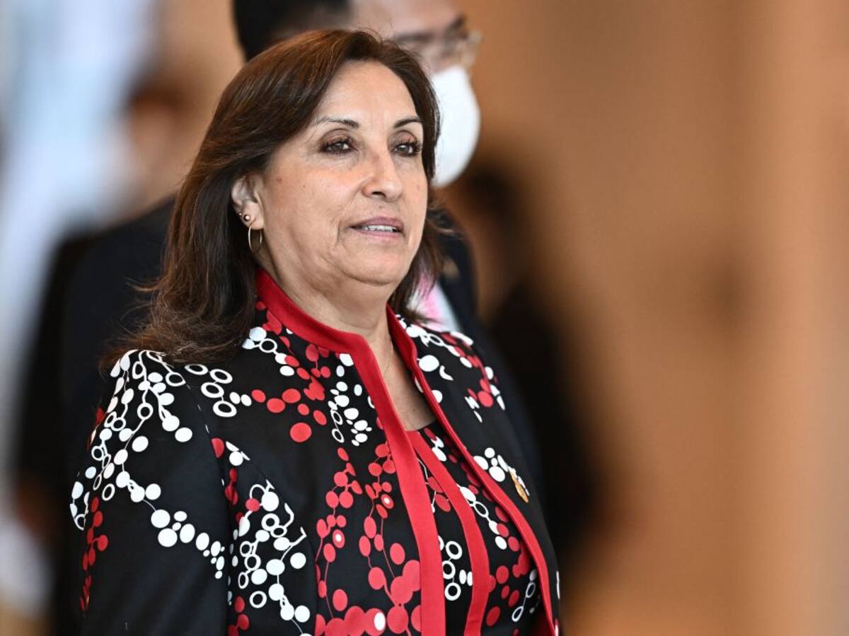 Dina Boluarte asume presidencia de Perú siendo la primera mujer gobernando el país
