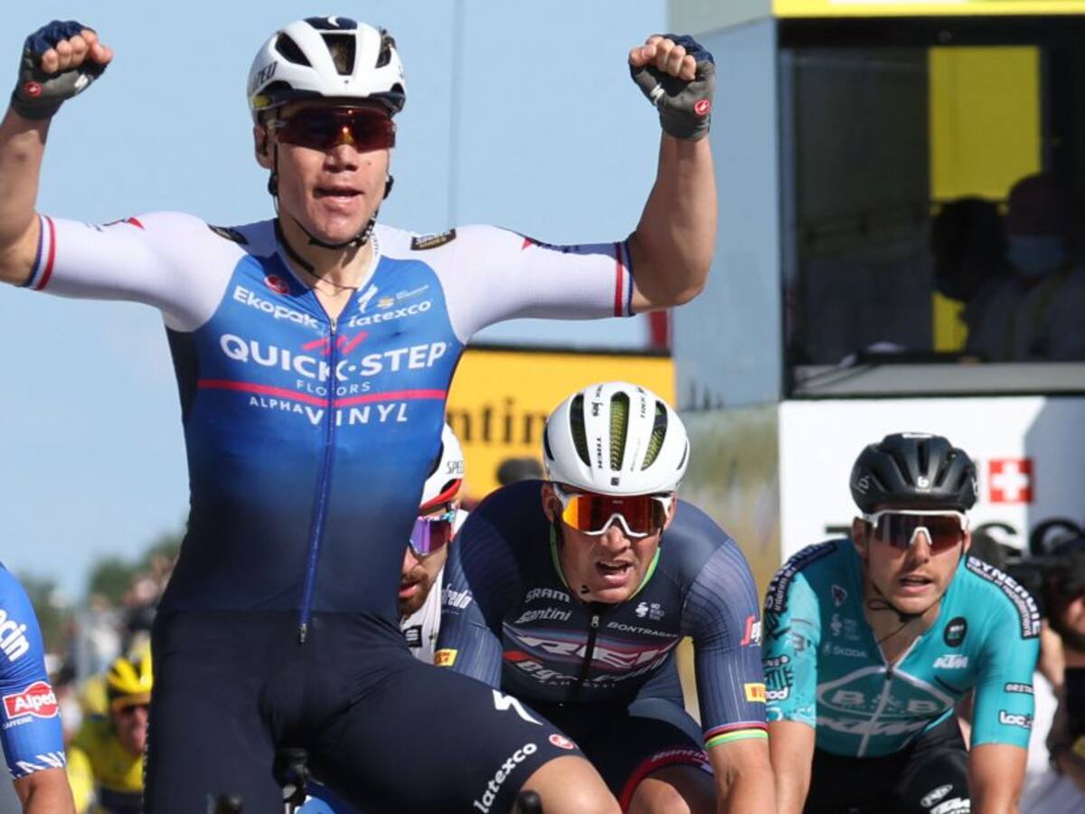 Jakobsen ganó una etapa accidentada del Tour; Van Aert es nuevo líder