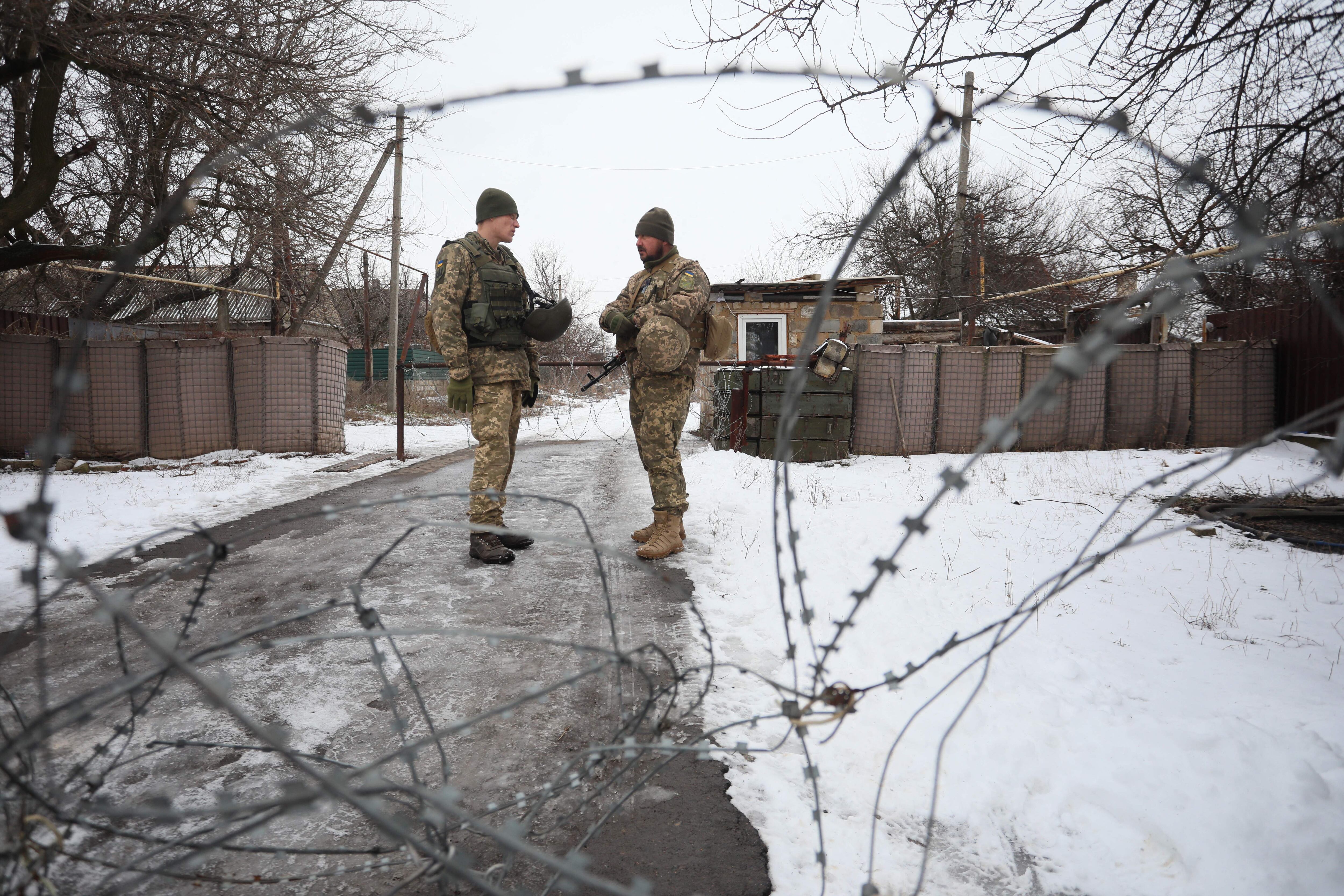 Ukrainian military forces' servicemen stand guard in Mariinka, on the front line with Russia-backed separatist, Donetsk region, on February 7, 2022. (Photo by Aleksey Filippov / AFP) (Photo by ALEKSEY FILIPPOV/AFP via Getty Images)