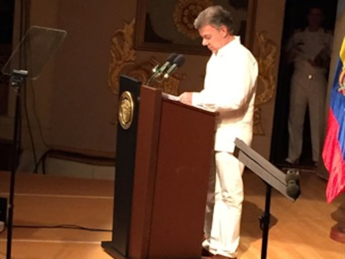 Los cineastas pueden construir nuevas historias de un país en paz: Santos