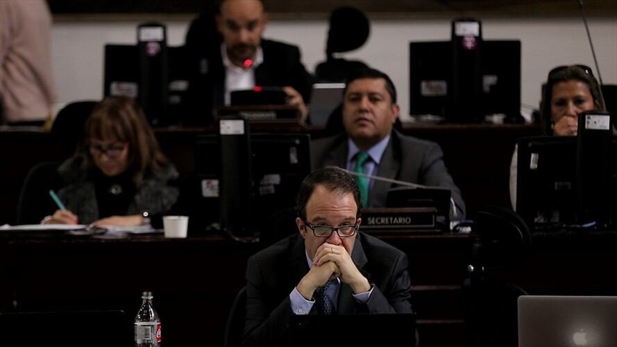 La Procuraduría pidió a Andrés Escobar (foto, centro) que cada vez que tomen decisiones sobre el Metro de Bogotá, presenten los debidos soportes de dichas decisiones. Foto: Colprensa