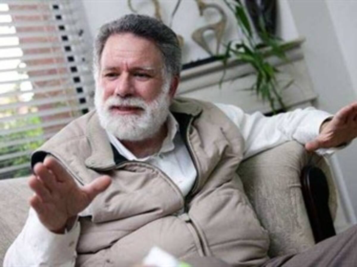Excomisionado Restrepo desde el exilio le pide al Centro Democrático apoyar proceso de paz