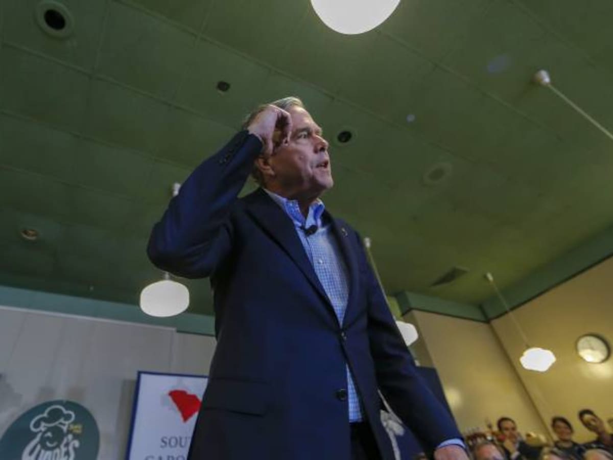 Jeb Bush retira su candidatura presidencial