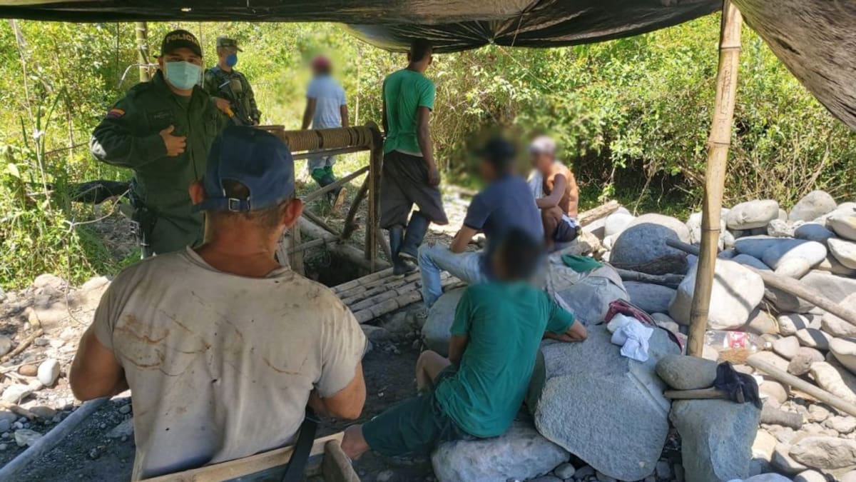 Cerradas dos minas clandestinas en Supía y Victoria