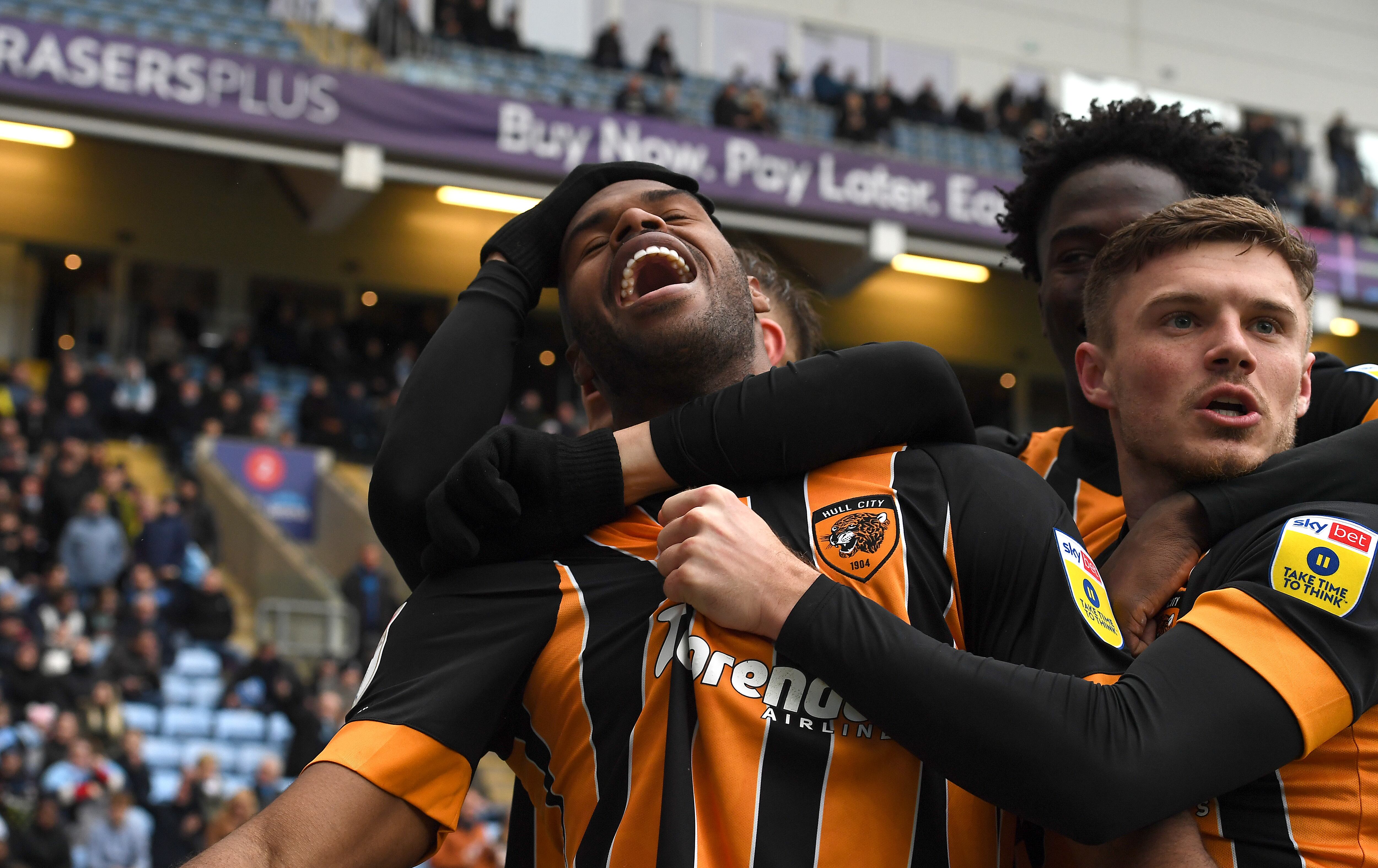 Óscar Estupiñán festeja su gol número 13 con el Hull City en la presente temporada. (Photo by Tony Marshall/Getty Images)