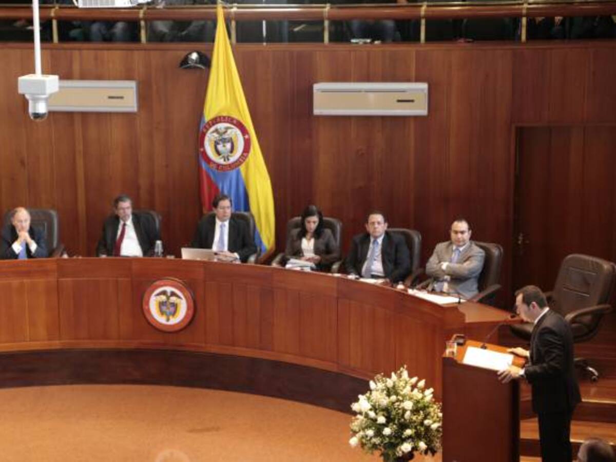 Corte Constitucional ratifica límite de ''megapensiones"