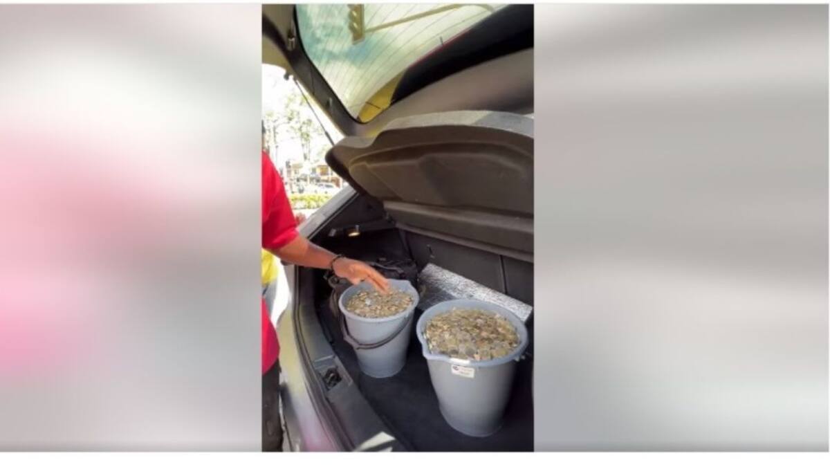 Influenciador colombiano pagó un carro nuevo con solo monedas