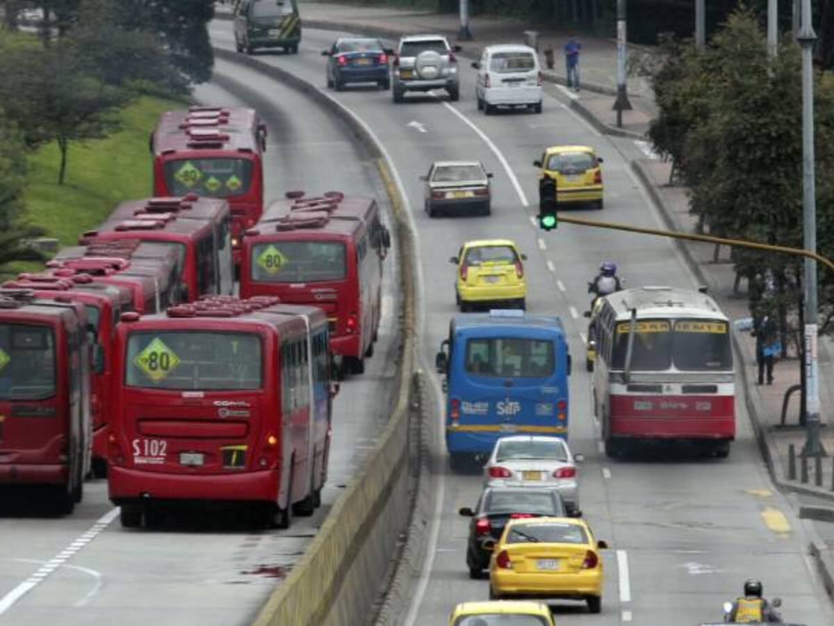 Funcionarios de Presidencia y MinDefensa estarían involucrados en estafa a Transmilenio