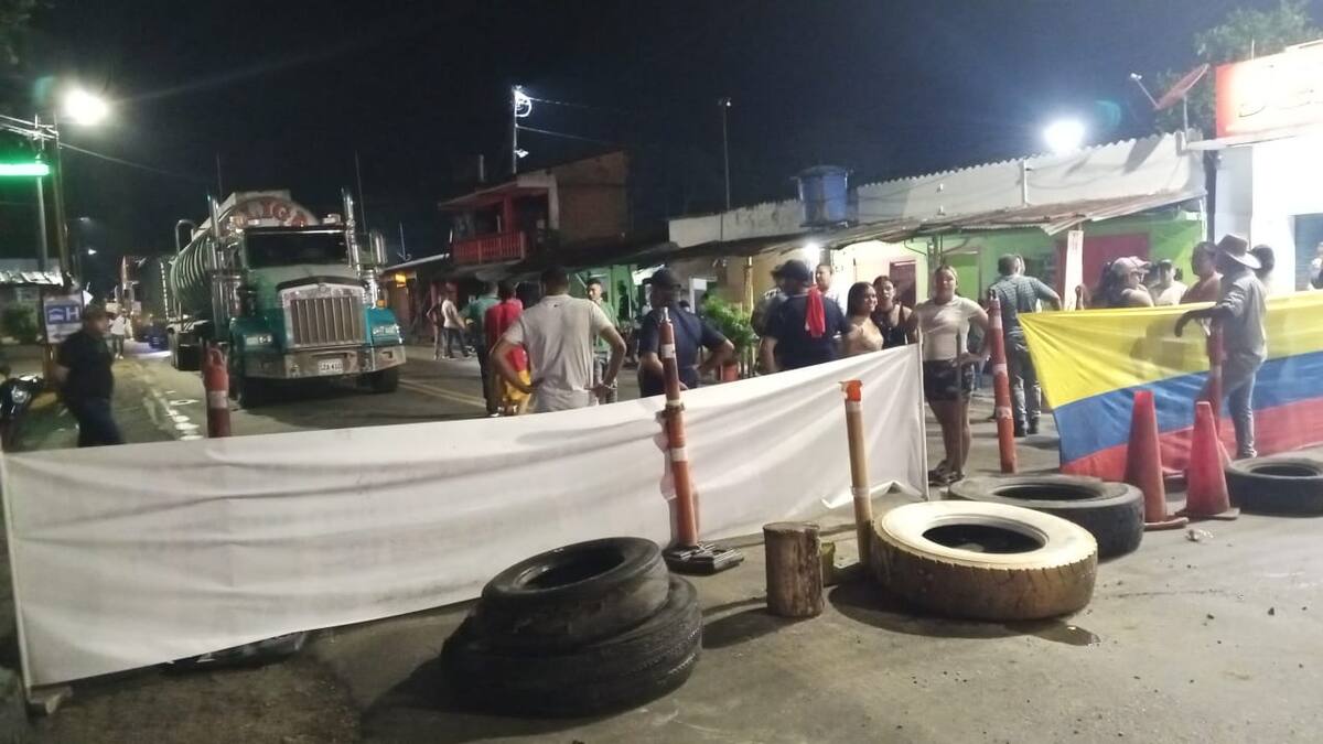Por protesta está bloqueada la Troncal del Magdalena Medio
