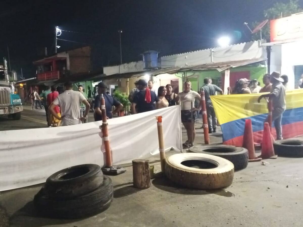 Por protesta está bloqueada la Troncal del Magdalena Medio