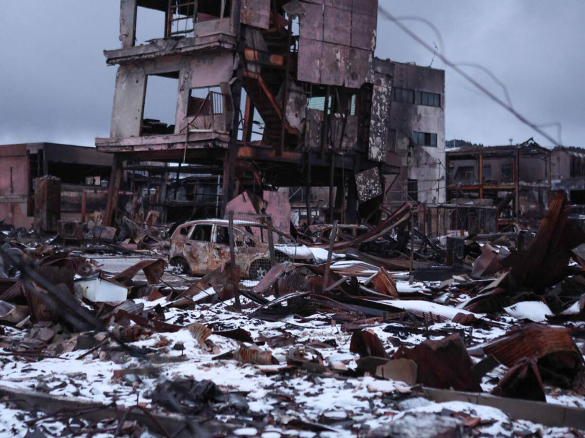 Japón: nieve dificulta rescates, van 126 muertos por sismo