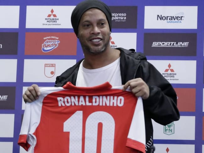 ¿Mensaje para Queiroz? Ronaldinho habló sobre la importancia del volante 10
