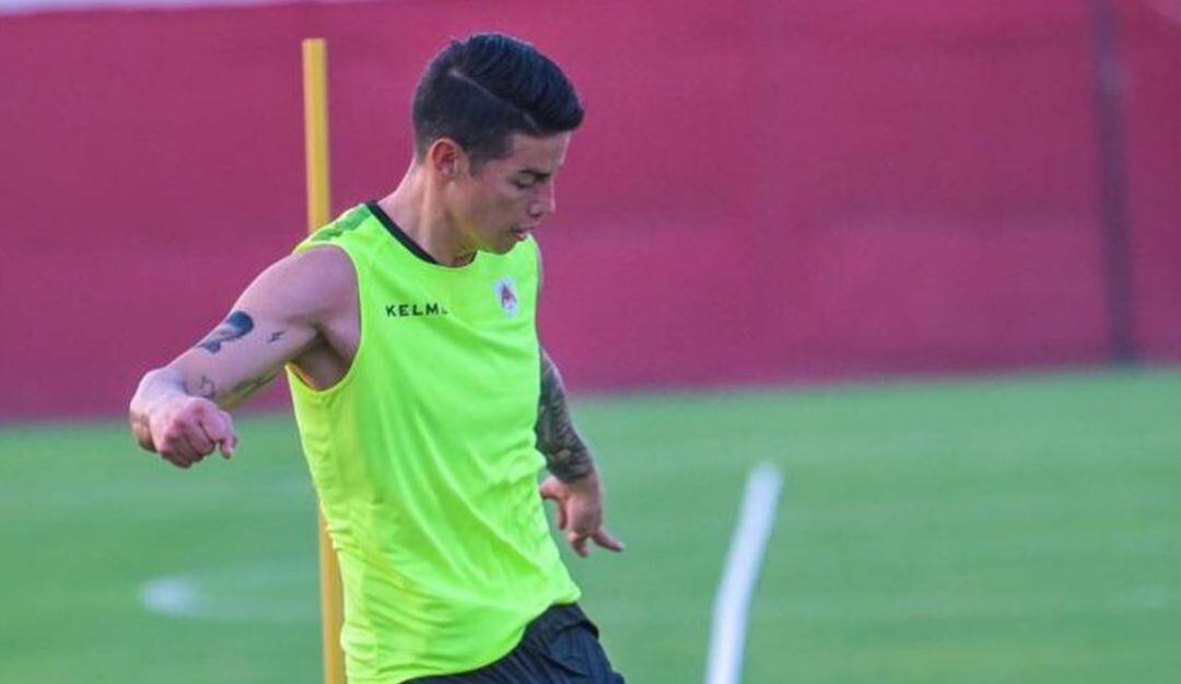 James Rodríguez en entrenamiento con el Al-Rayyan