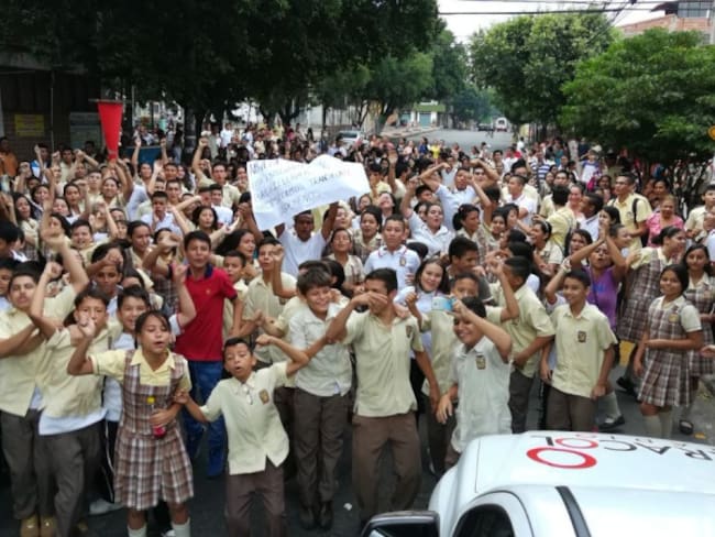 Protesta de estudiantes del colegio Carlos Pérez Escalante en Cúcuta