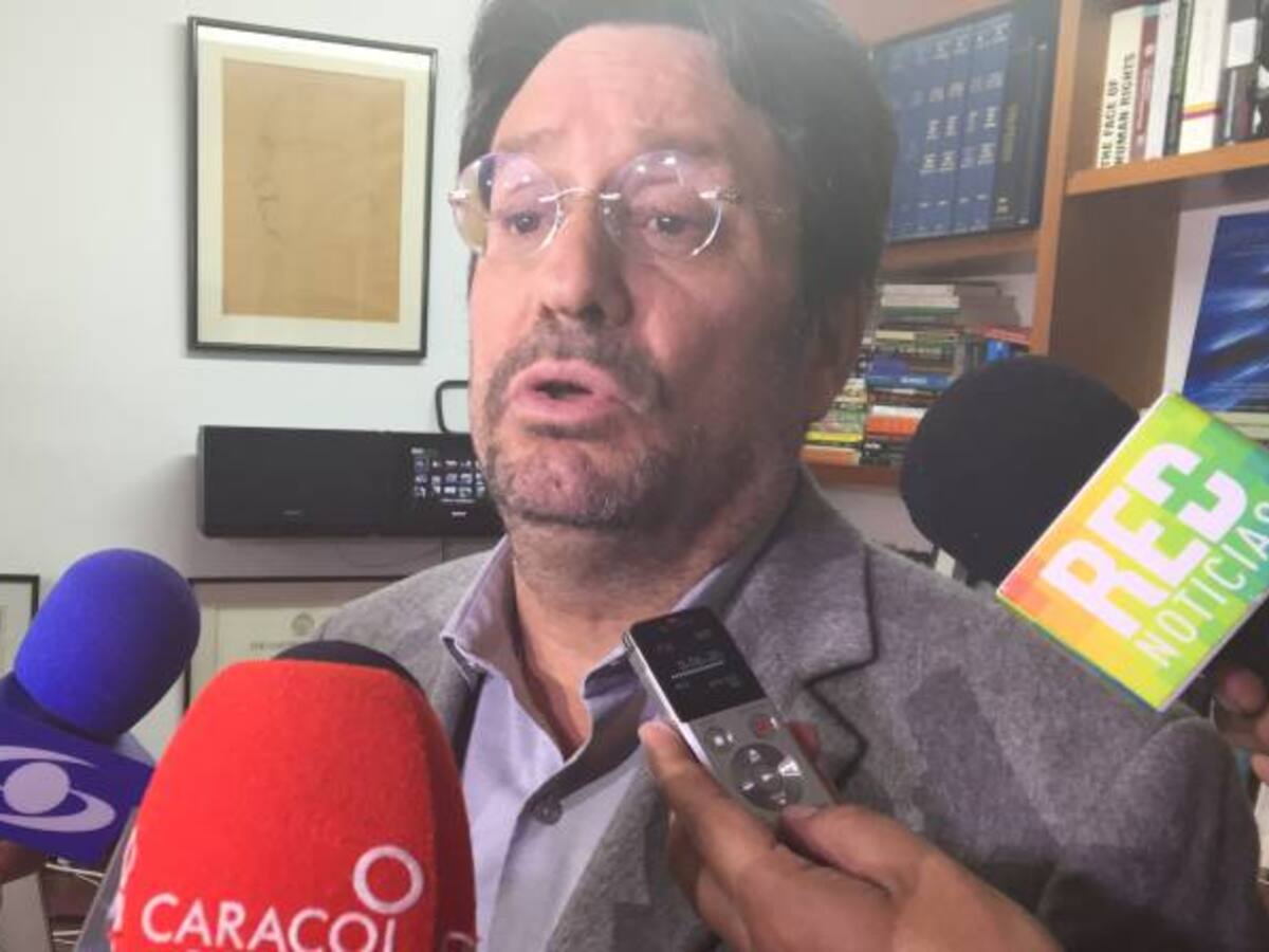Lo que se firma hoy en Cartagena no es más que un show mediático: Francisco Santos