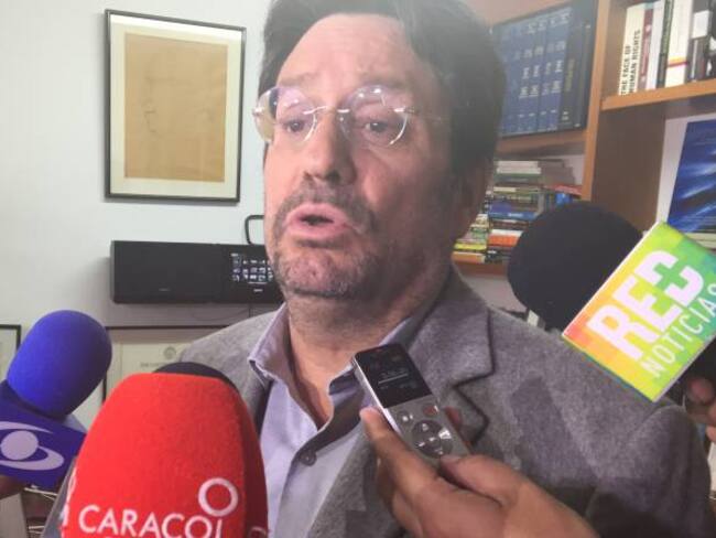 Lo que se firma hoy en Cartagena no es más que un show mediático: Francisco Santos