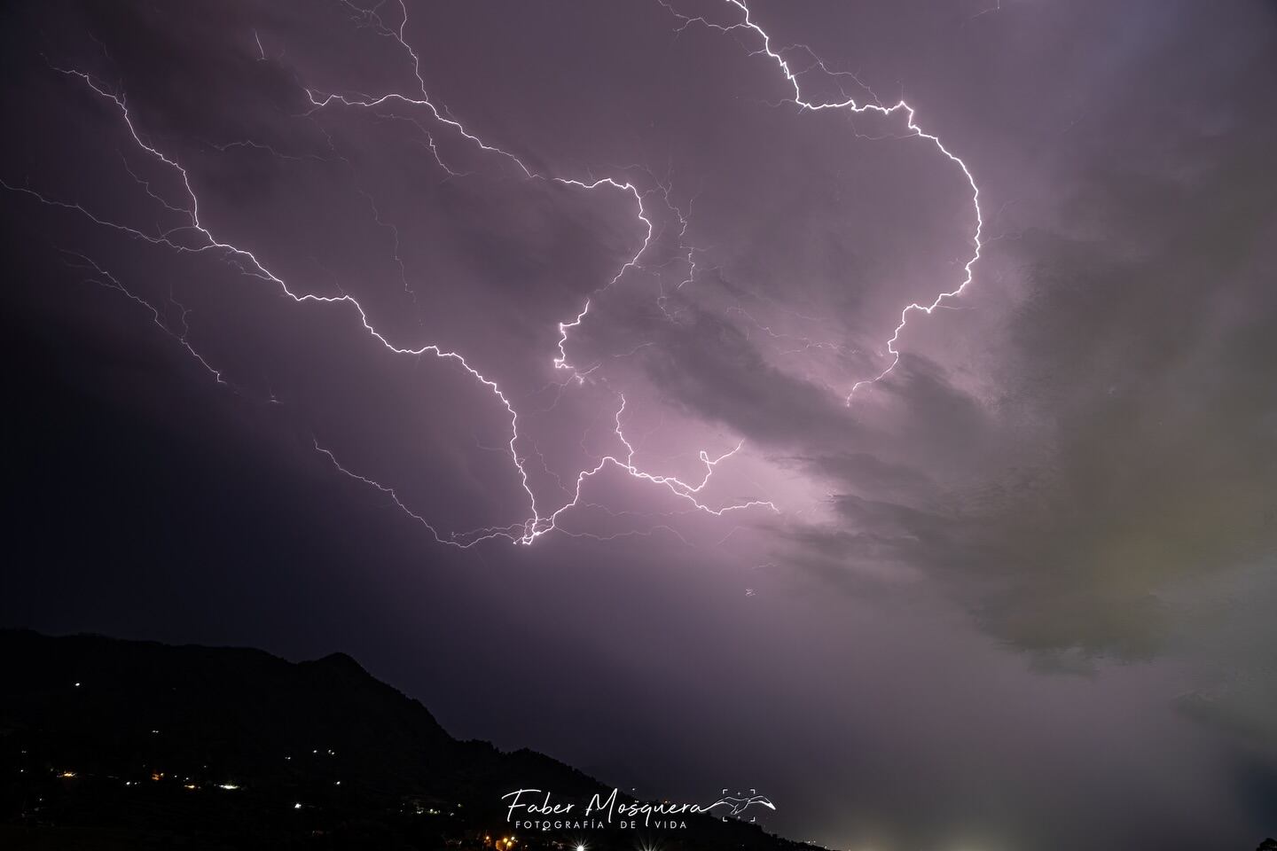Tormenta eléctrica del martes 10 de marzo en Armenia. Foto: Cortesía Faber Mosquera