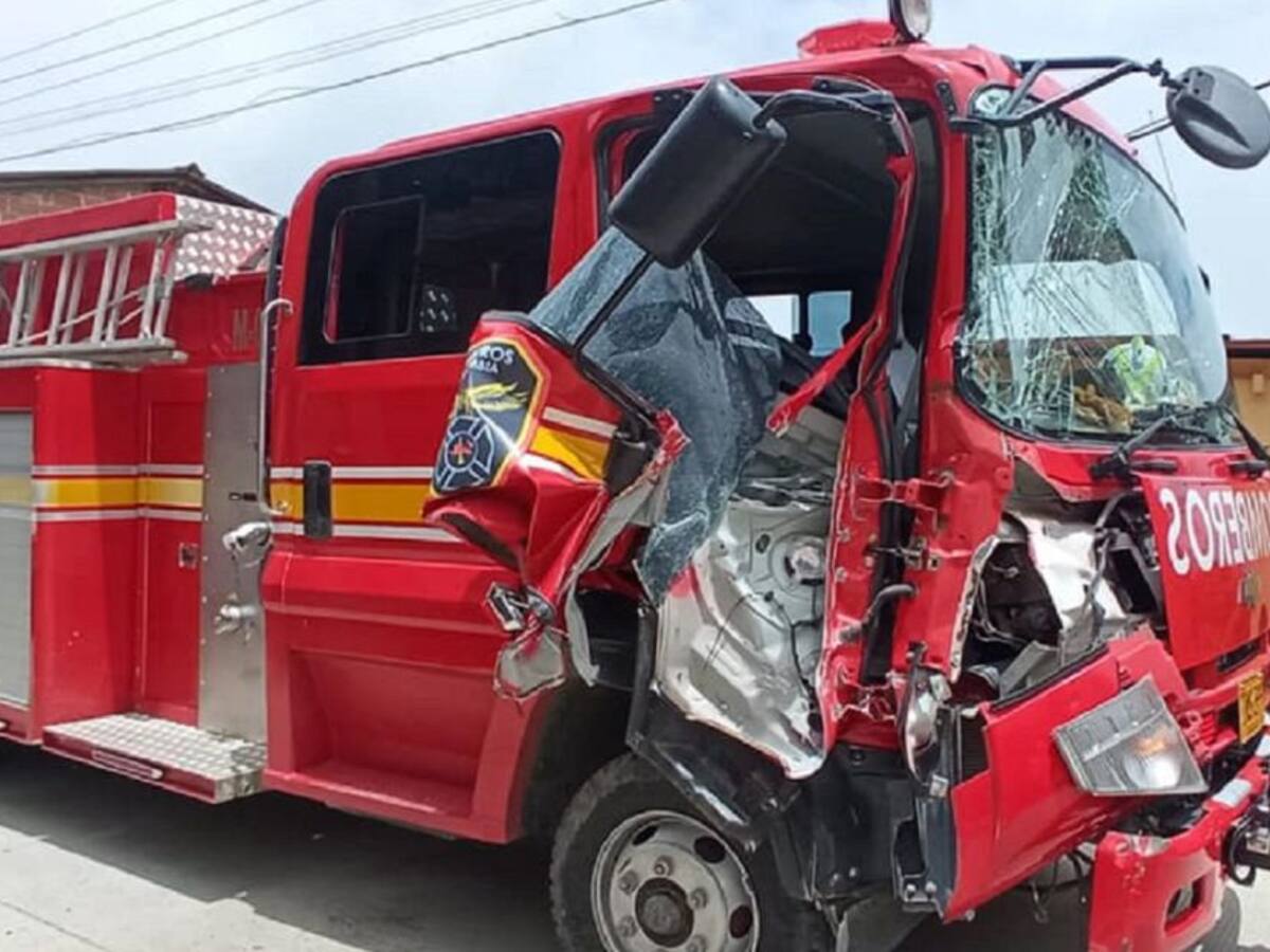 Bomberos de Fredonia se accidentaron cuando iban a atender una emergencia