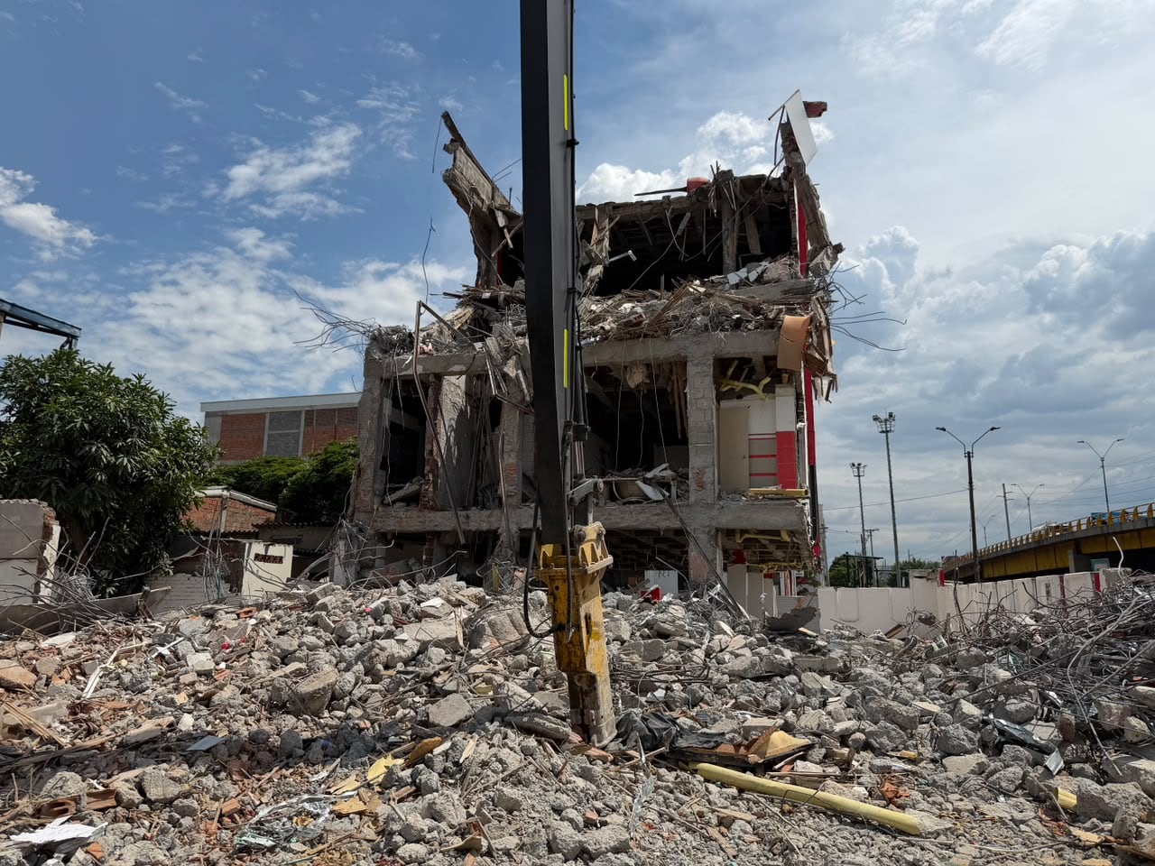 Demolición del motel Molino Rojo en Cali tras terremoto del 10 de agosto del 2026 / Foto: Alcaldía de Cali
