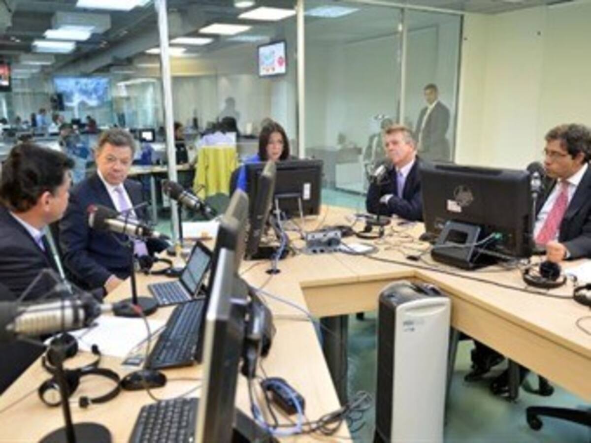 El presidente Juan Manuel Santos en Hora 20 de Caracol Radio