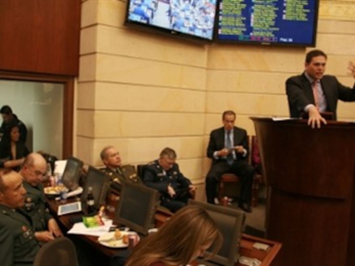 Gobierno responde hoy en Congreso por escándalo de interceptaciones