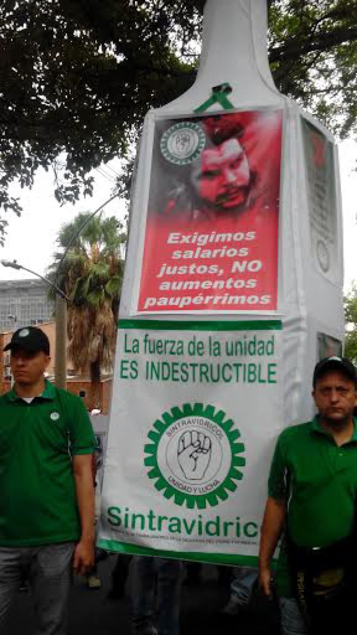 En Antioquia, cientos de personas salieron a las calles a exigir mejores condiciones laborales.