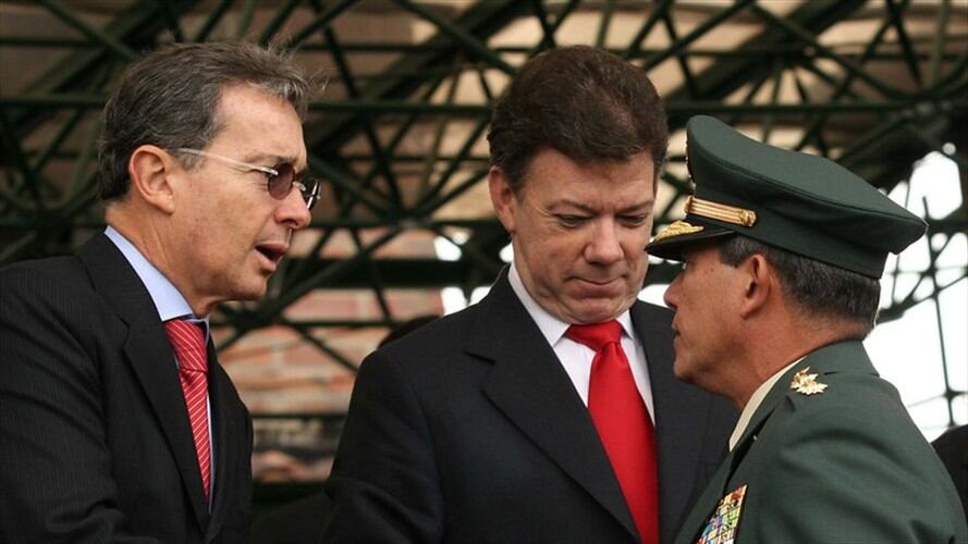 Juan Manuel Santos y Álvaro Uribe. Foto: Colprensa