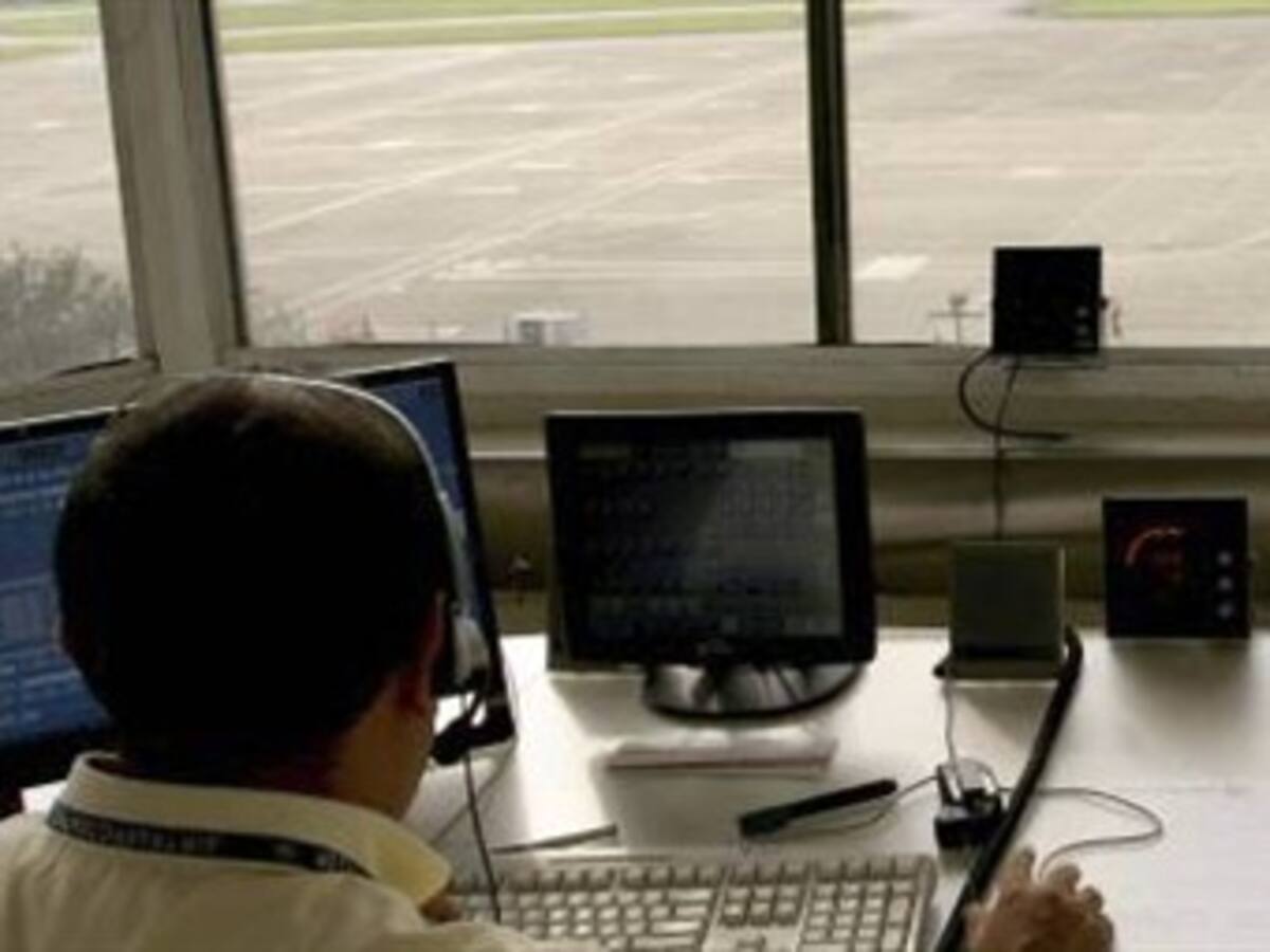 Conflicto laboral de controladores aéreos no afecta operaciones en el país