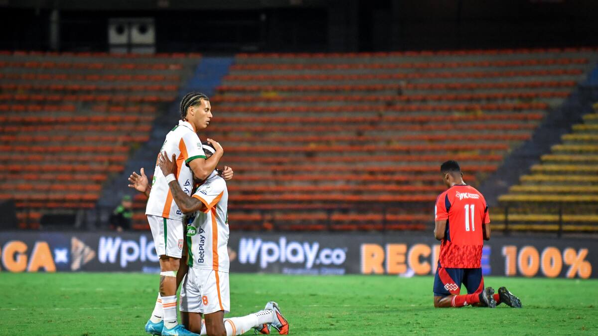 Medellín no levanta cabeza y cae en casa ante Envigado, en un juego lleno de polémicas arbitrales