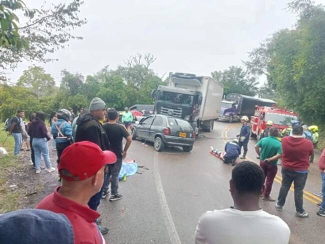 Tragedia vial en Guaduas-Villeta; murió un menor de 4 años en choque entre carro y camión