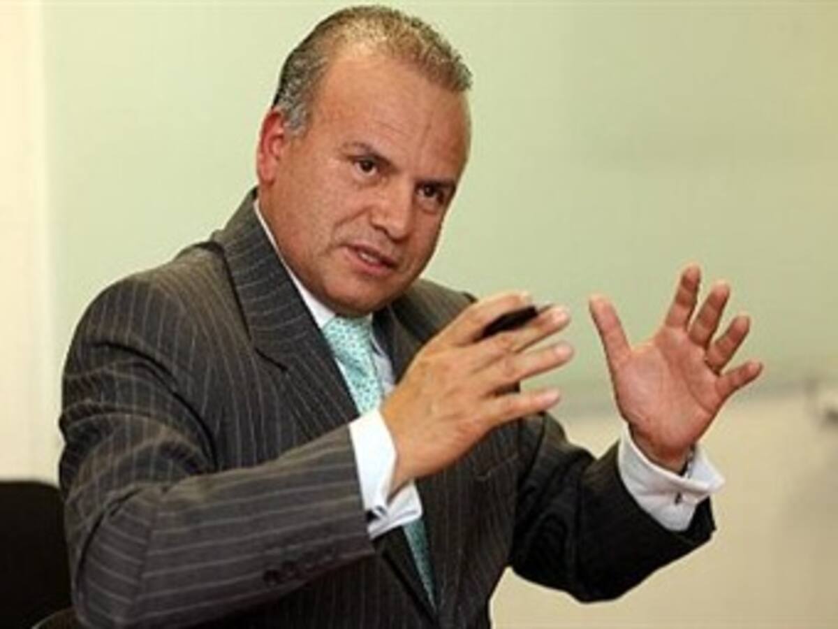 Contralor de Bogotá niega acusaciones de Miguel Nule