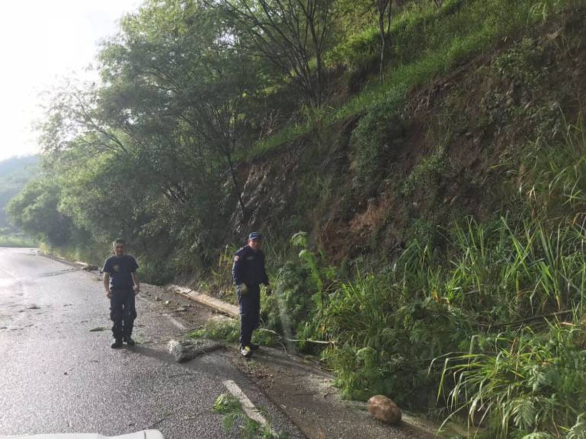 Bomberos reporta varias emergencias en otra jornada de invierno