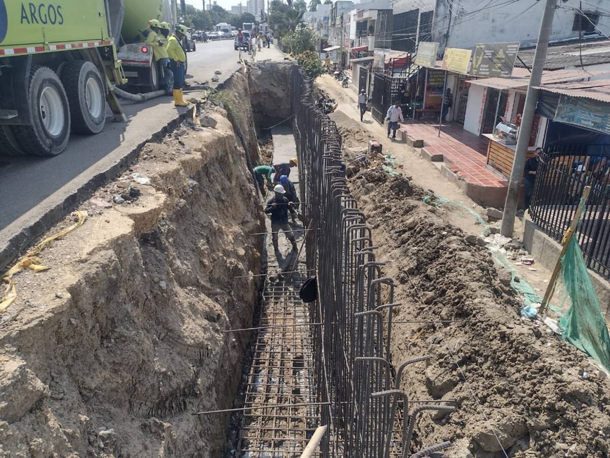 Reinician trabajos en muro de contención de San Pedro pero siguen las quejas