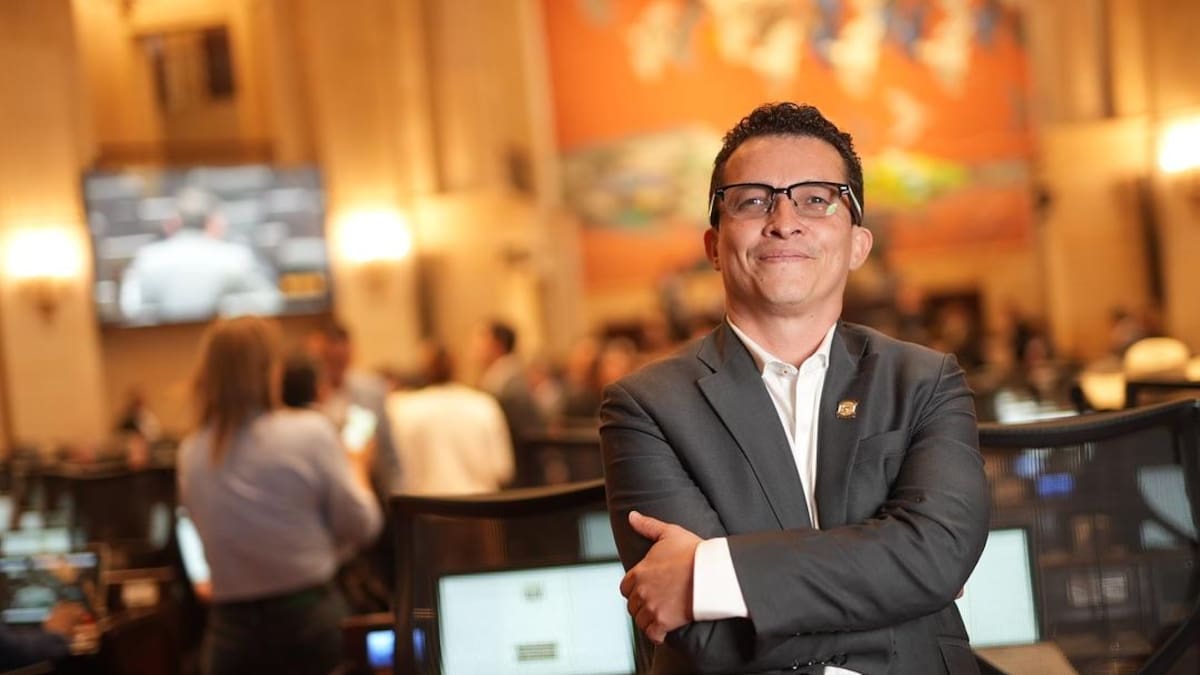 Alejando Toro mantiene su curul ante negación de demanda con la que pretendían anular su elección
