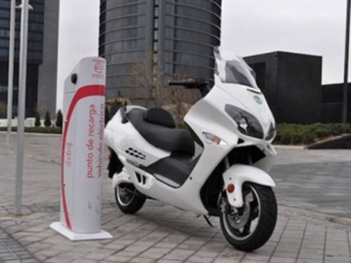 Se inaugura la primera estación de recarga multipunto para motos eléctricas