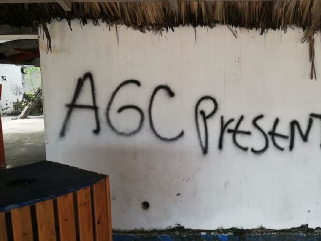 Aparecen grafitis alusivos a las autodefensas en zona insular de Cartagena